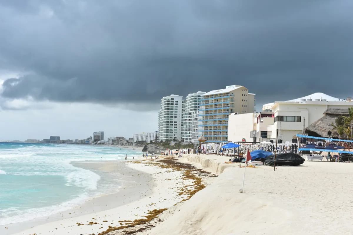 Swim, Paddle & Float - luxury yacht experience in Cancún